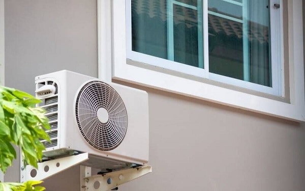 Cục nóng máy lạnh để ngoài trời có sao không?