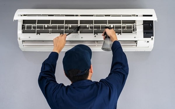 Không vệ sinh, kiểm tra máy lạnh thường xuyên cũng là nguyên nhân khiến rò rỉ gas lạnh