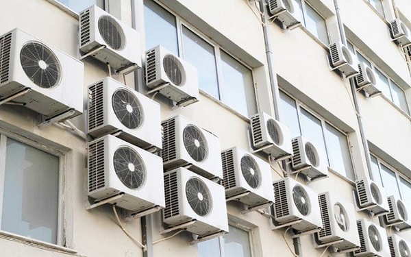 Nhược điểm lớn nhất của điều hòa treo tường là chiếm nhiều diện tích lắp đặt dàn nóng