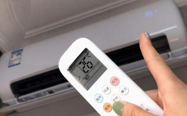 Khi dùng máy lạnh qua đêm, lưu ý cài đặt nhiệt độ ở mức phù hợp