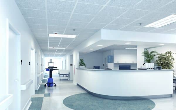 Khu hành lang bệnh viện thường có lưu lượng người rất lớn