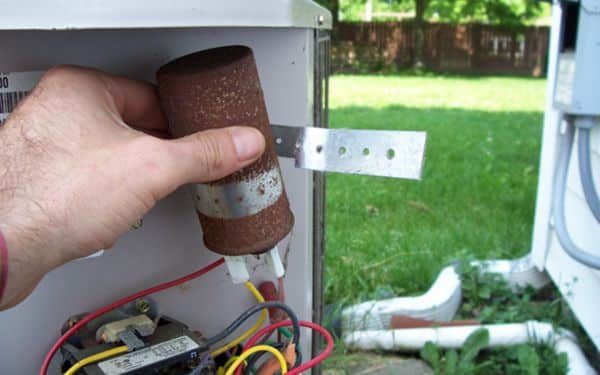 Tụ điều hòa bị rỉ sét sau thời gian dài sử dụng