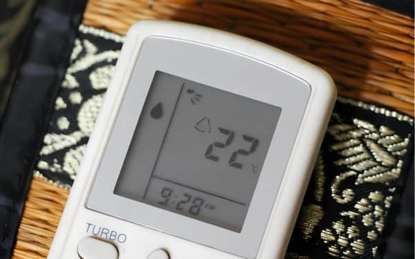 Biểu tượng hình giọt nước trên điều khiển điều hòa