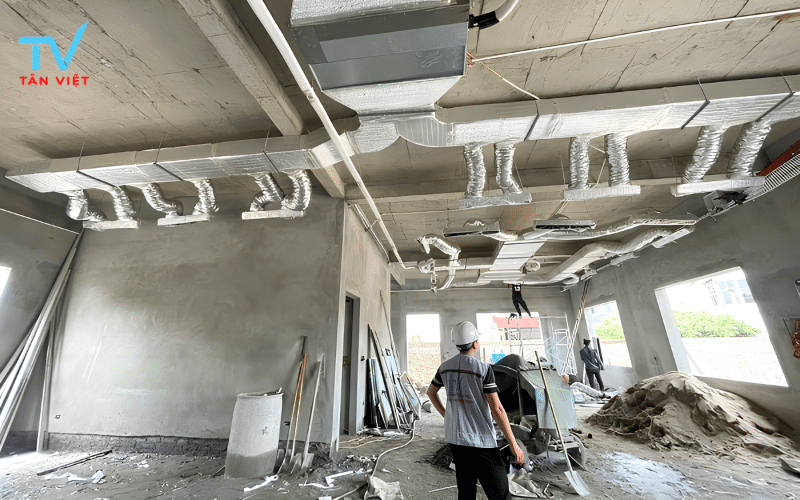 Quy trình lắp đặt hệ thống điều hòa nối ống gió của các kỹ sư Cơ điện Tân Việt